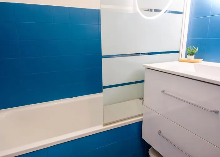 Beau Avec Balcon - Proche